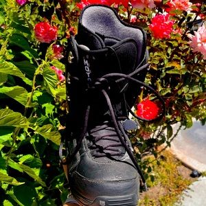 Moto Burton Snow Boots.